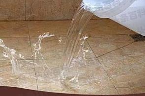 和静漏水维修 免砸砖防水材料该如何施工